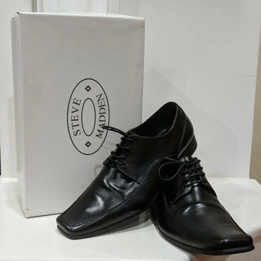 LIKE NEW Steve Madden, Black Leather Dress Shoes, Lace Up, Square Toe, Size 11.5